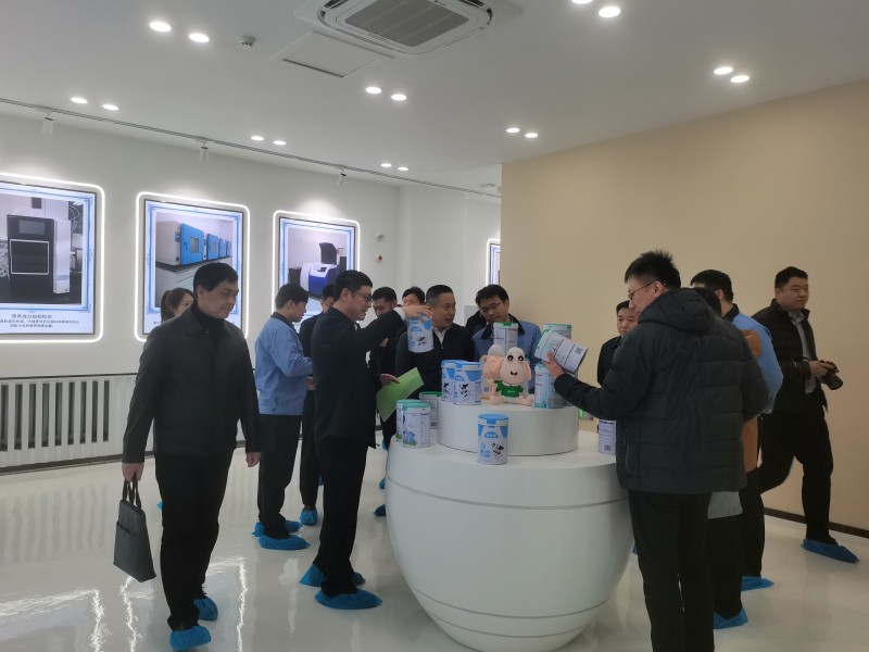 国家市场监管总局特殊食品司陈健一行莅临贝特佳,开展婴幼儿配方乳粉生产调研(图4) 国家市场监管总局特殊食品司陈健一行莅临贝特佳,开展婴幼儿配方乳粉生产调研(图4)